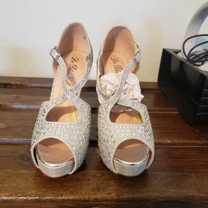 De Blossom, silver sparkle pumps